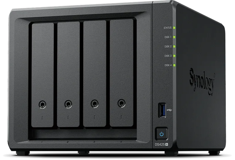 Synology DiskStation DS425+ con cuatro bahías de discos accesibles desde el frontal
