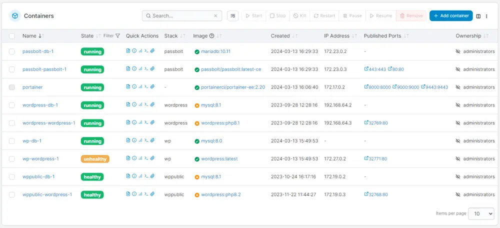 Lista de contenedores en Portainer con su estado, stack, imagen, dirección IP y puertos publicados